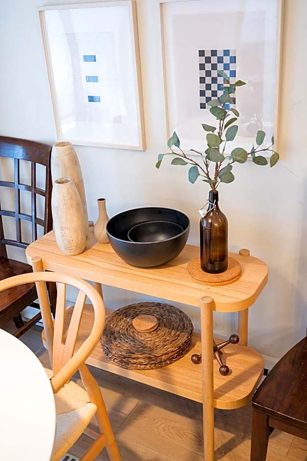 Group Stays - Large Renovated Apartment with Pool and Hot Tub