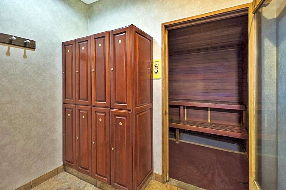 Holiday Inn Express Hotel & Suites - Belleville Area By IHG