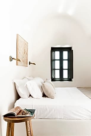 Armenaki Residence with Infinity Pool