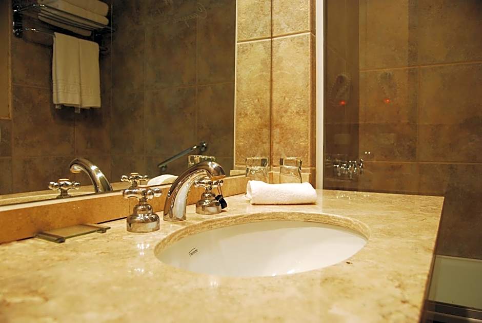 Cacique Inacayal Lake Hotel & Spa