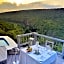 Clifftop Exclusive Safari Hideaway