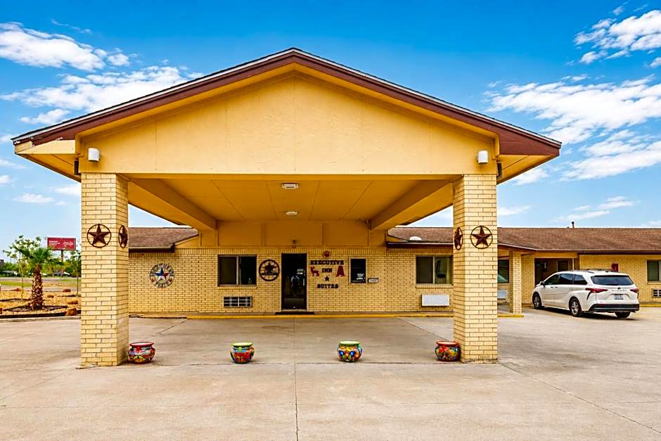 Freer Executive inn and Studios