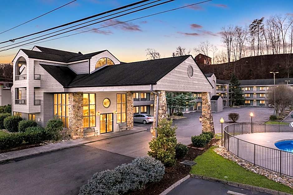 Quality Inn & Suites At Dollywood Lane