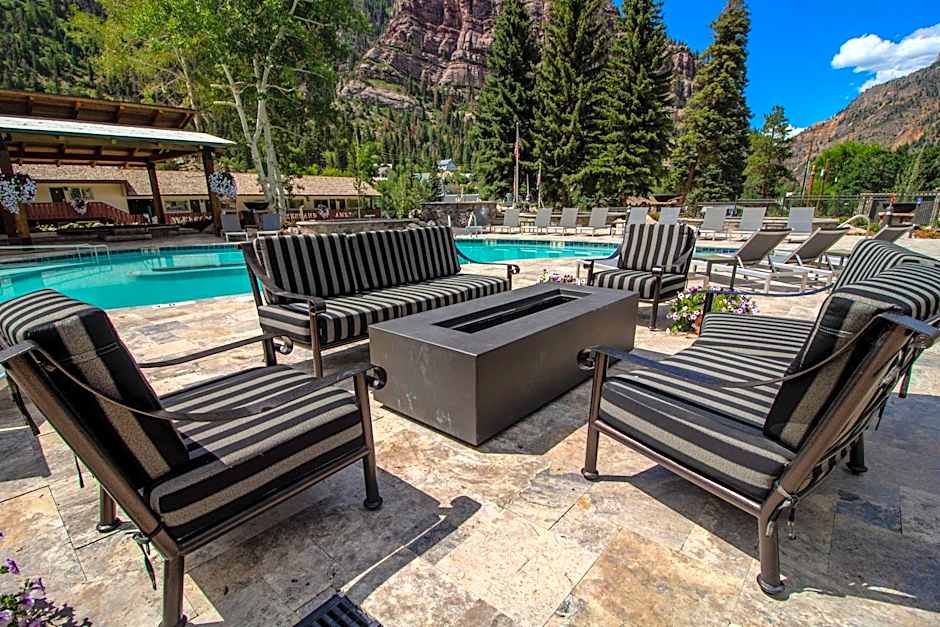 TWIN PEAKS LODGE & HOT SPRINGS