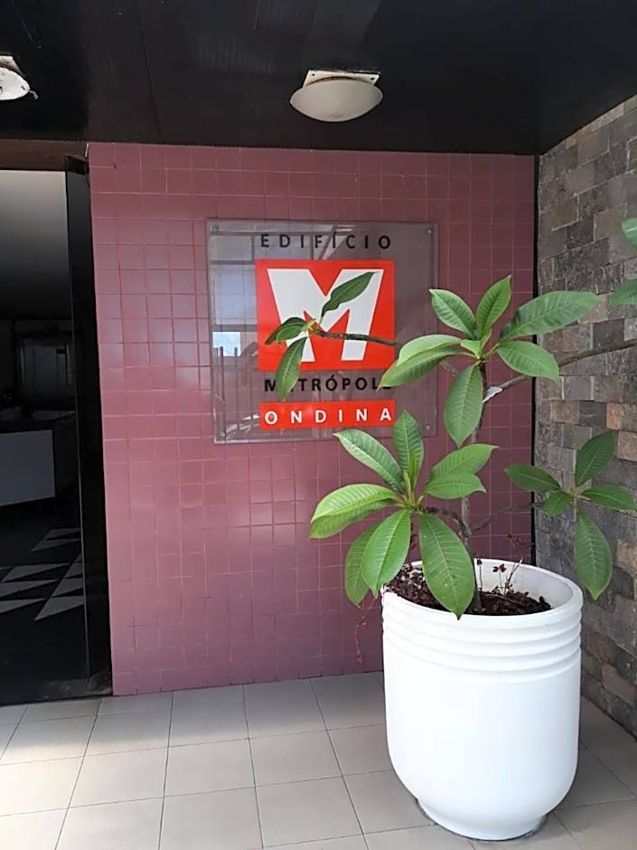 Lindo e Econômico, 2min da praia, perto Farol da Barra