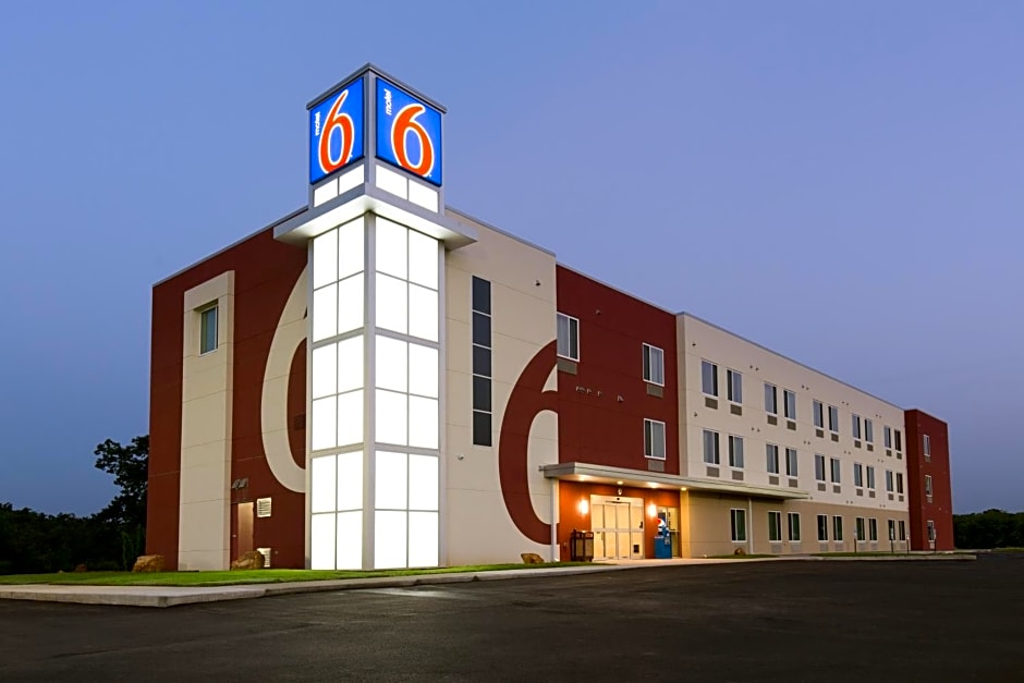 Motel 6-Poplar Bluff, MO