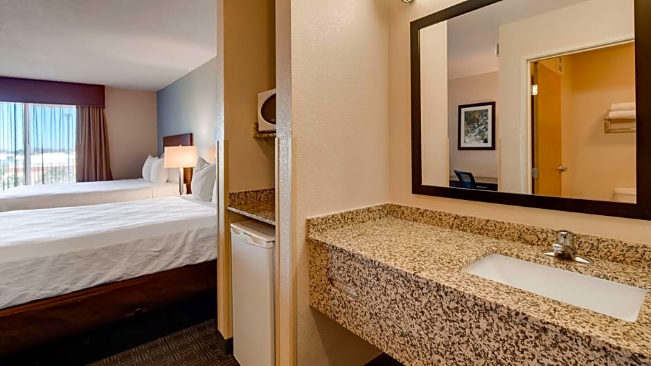 Best Western Plus Gateway Inn & Suites