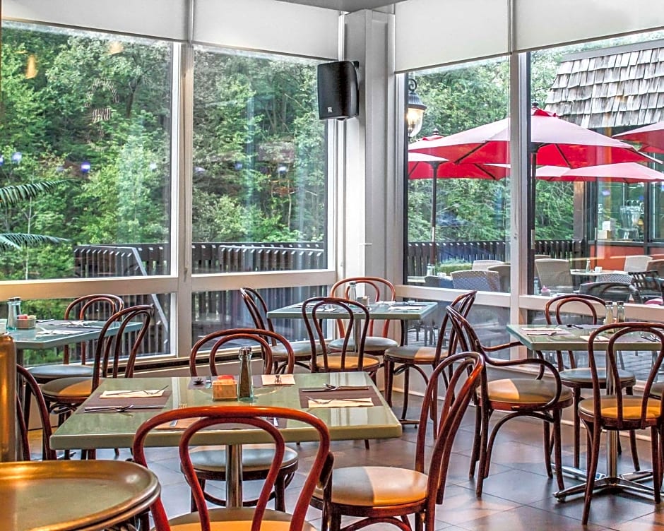 The Woodlands Inn