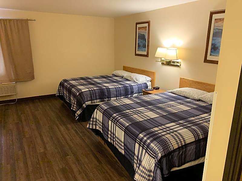 Eagle Peak Lodge & Cabins
