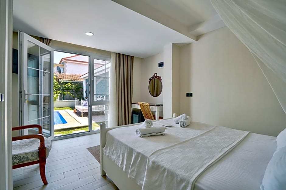 La Mira Suites