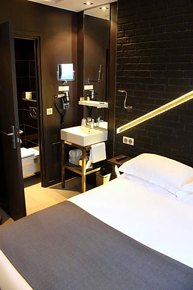 Arc De Triomphe Etoile Hotel