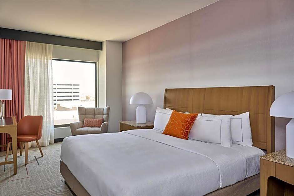 Hotel Zessa Orange County Airport, a DoubleTree by Hilton