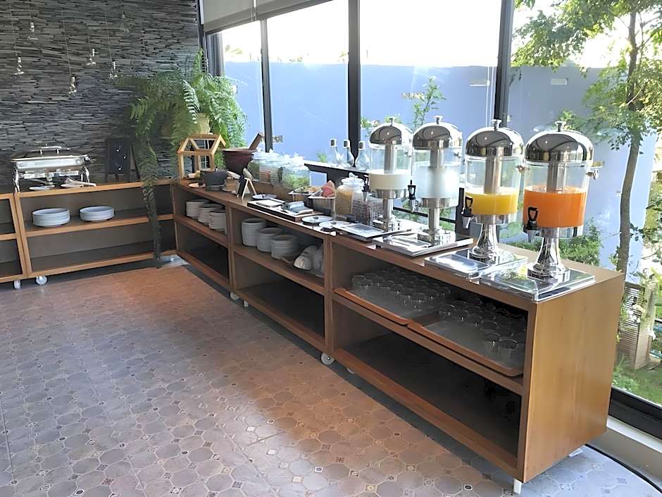 Natee The Riverfront Hotel Kanchanaburi