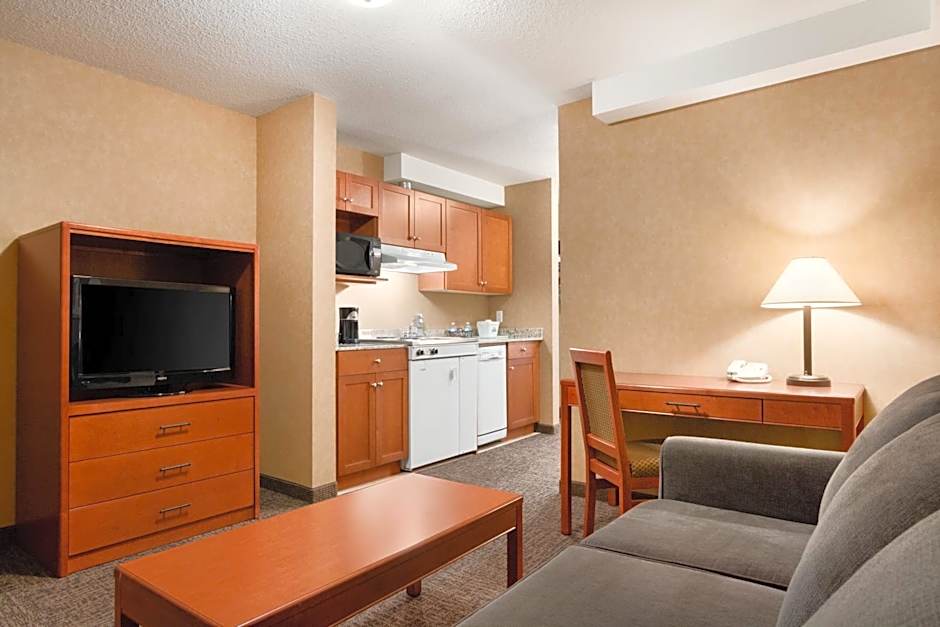 Days Inn & Suites by Wyndham Cochrane