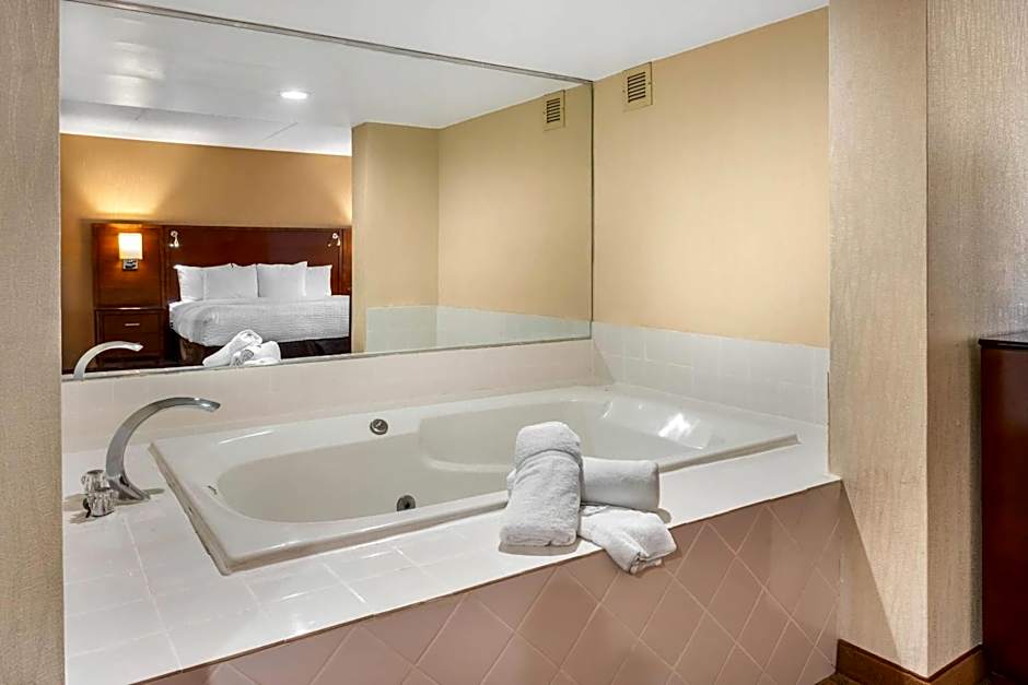 Clarion Hotel Conference Center on Lake Erie