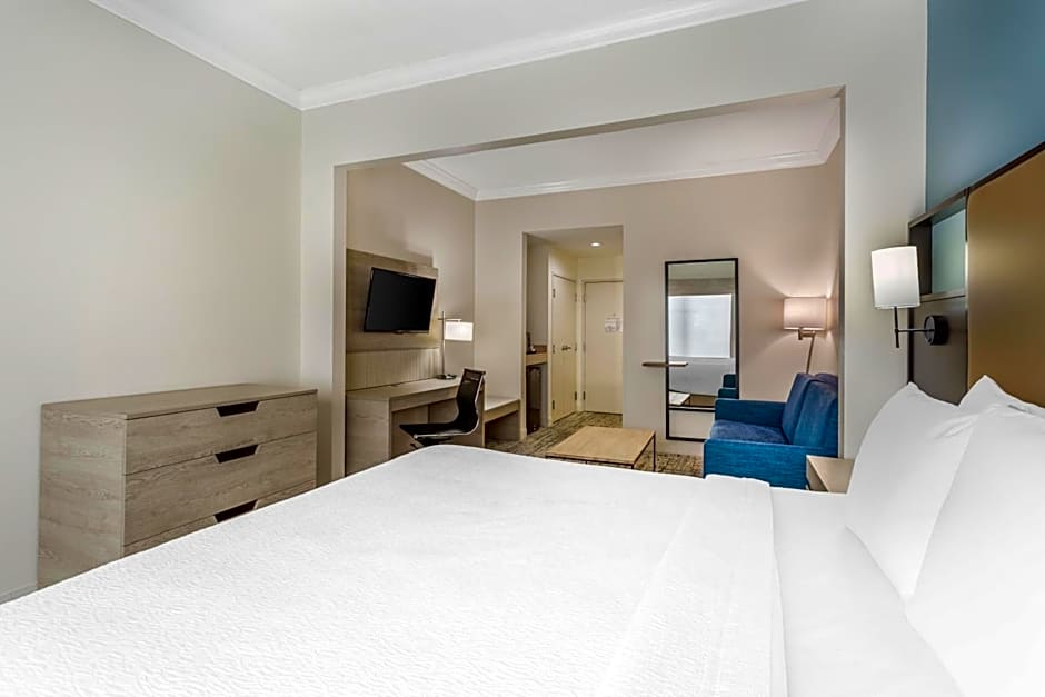 Best Western Plus Airport Inn & Suites