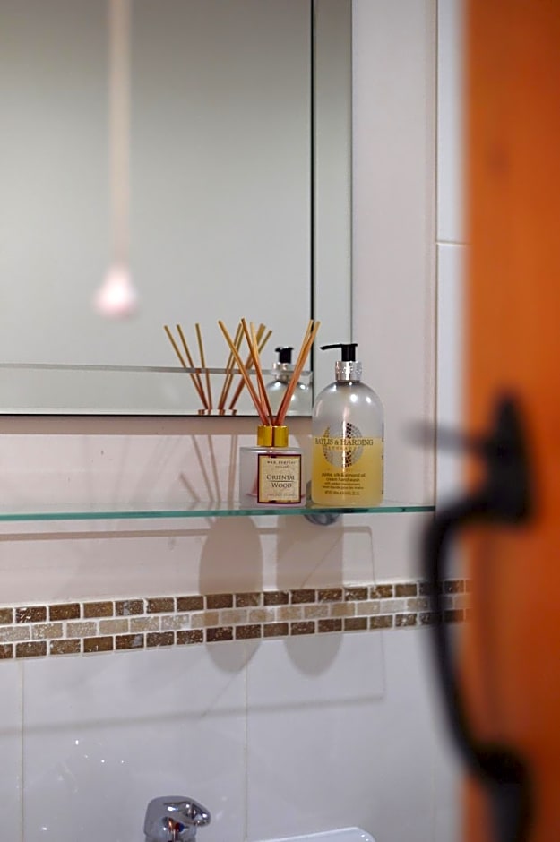 The Red Lion, Barn Accommodation