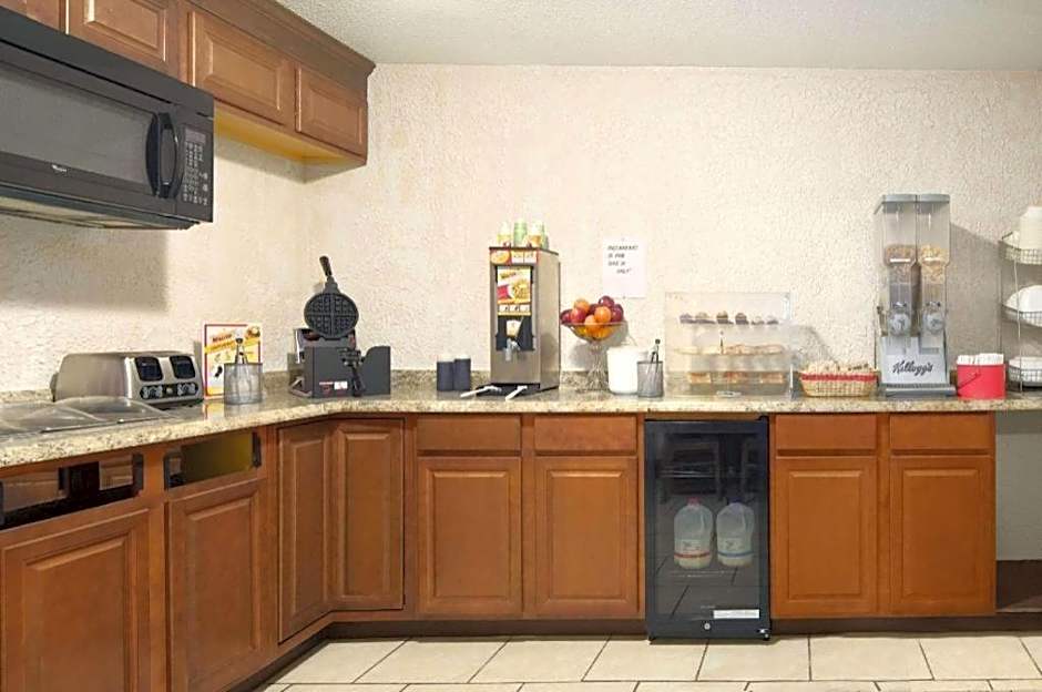 Days Inn by Wyndham Brunswick/St. Simons Area