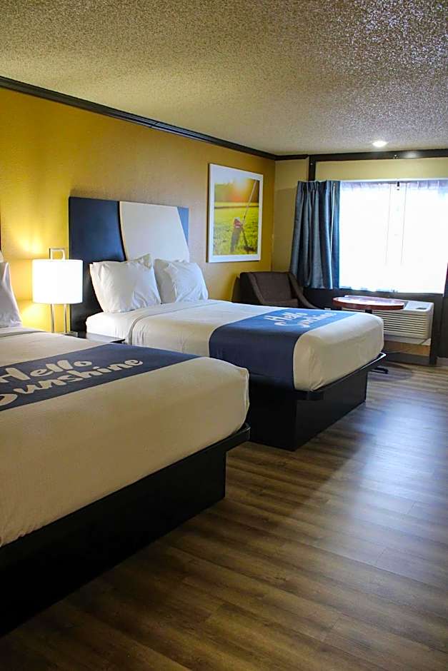 Photo 1 of 4 of 2 Queen Beds
