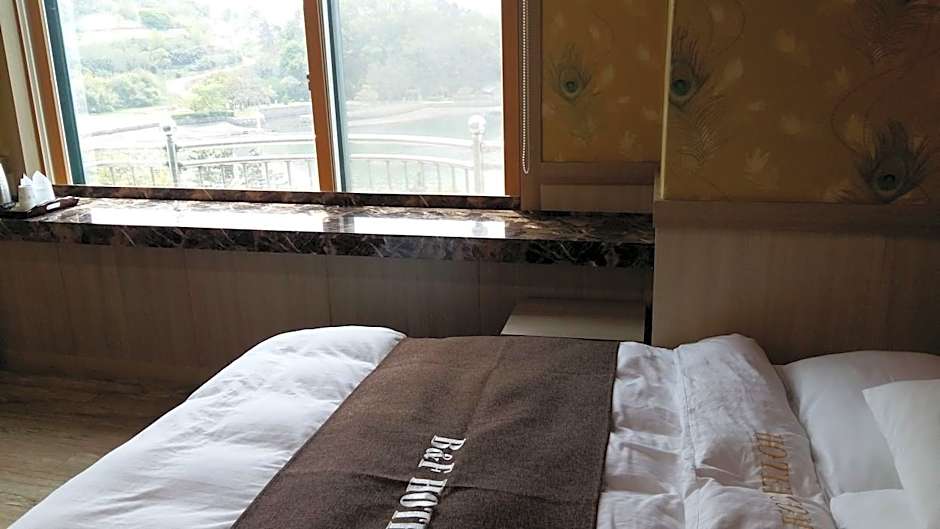 B&F Hotel