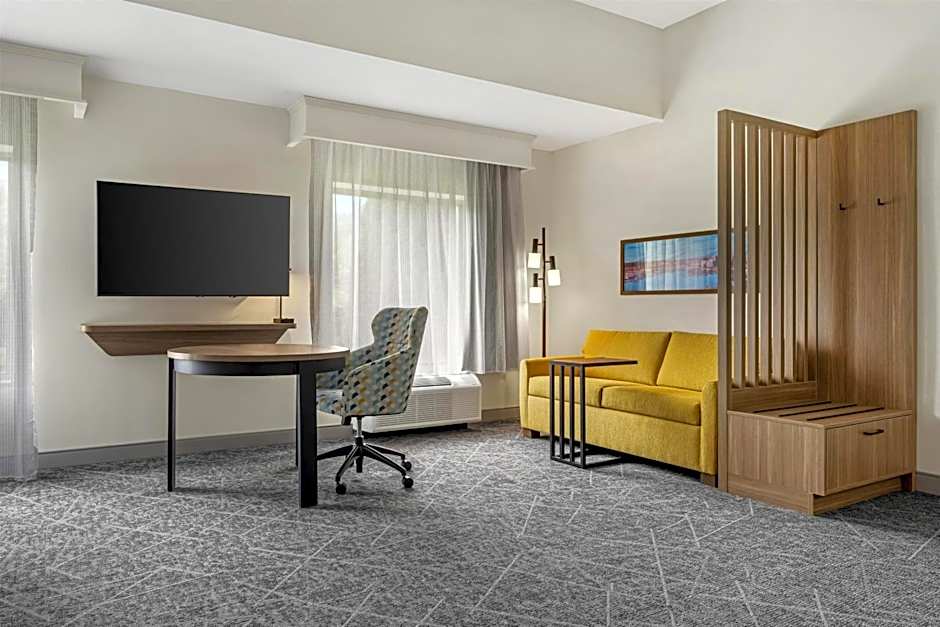 Hampton Inn & Suites Pittsburgh-Meadow Lands