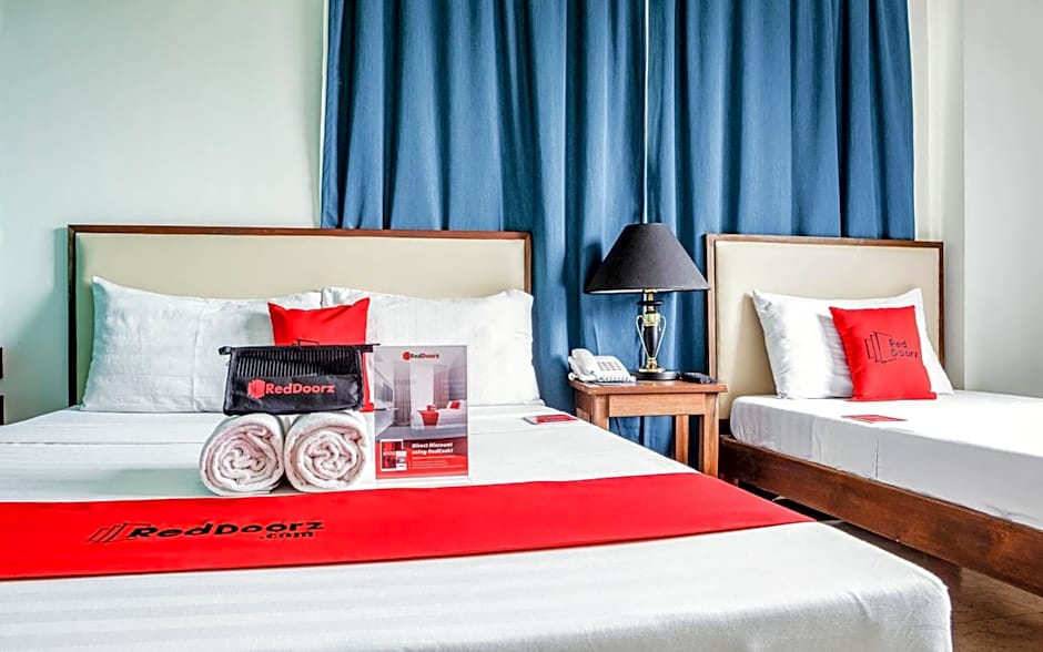 RedDoorz Plus near Rizal Junction