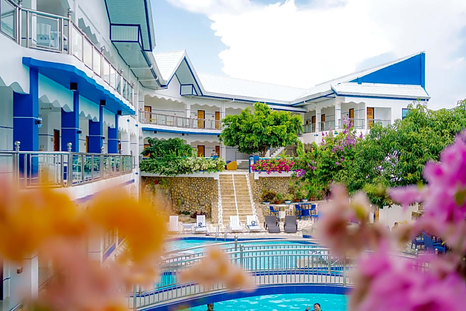 Santiago Cove Hotel and Restaurant