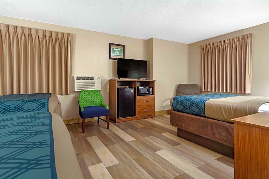 Econo Lodge Hays I-70