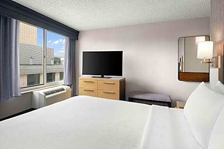 Suite, 1 Bedroom (Hearing Accessible) (1 King Bed and 1 Double Sofa Bed)