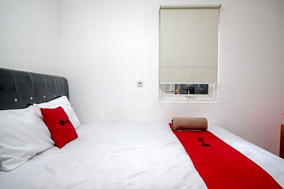 RedDoorz Hostel near Lawang Sewu Semarang