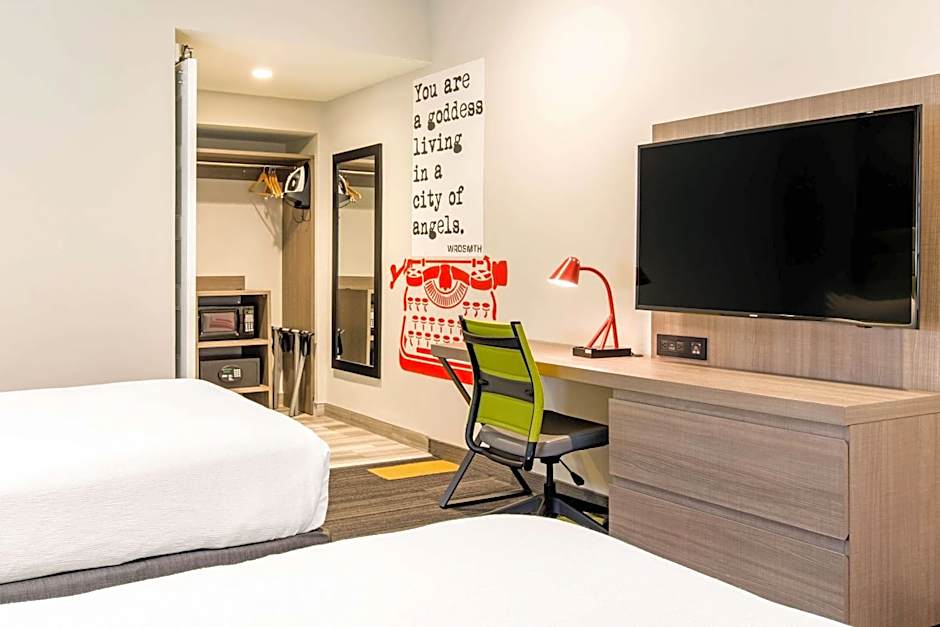 Rodeway Inn Near Melrose Ave