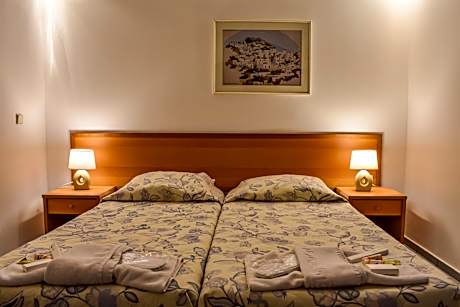 Studio with Garden View