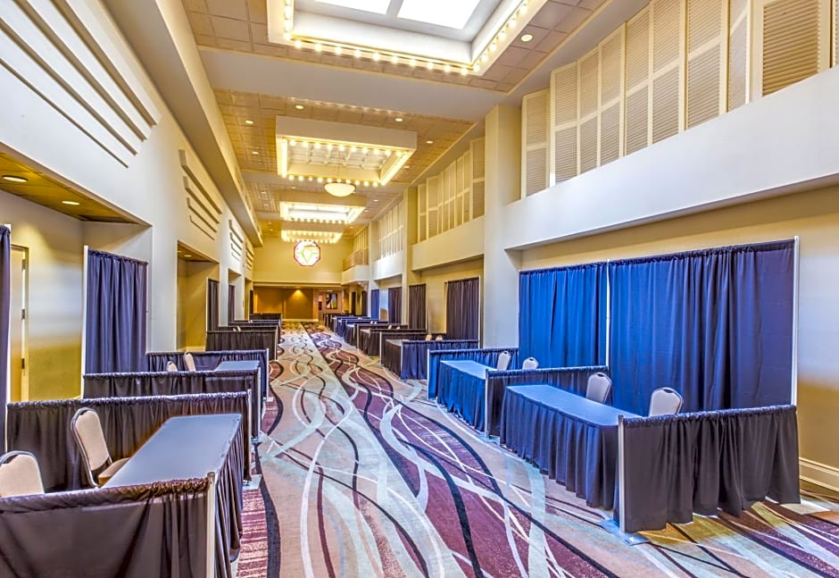 Crowne Plaza Executive Center Baton Rouge By IHG