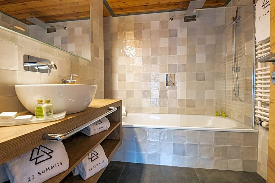 22 Summits Apartments