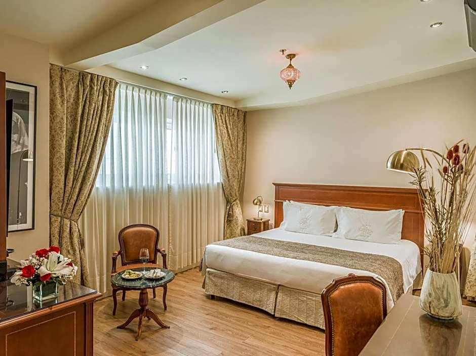 Photo 1 of 9 of Junior Suite