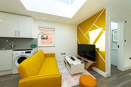 Free Parking 3 Beds Well Equipped Apartment 