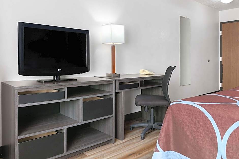 Super 8 by Wyndham Grapevine/DFW Airport Northwest