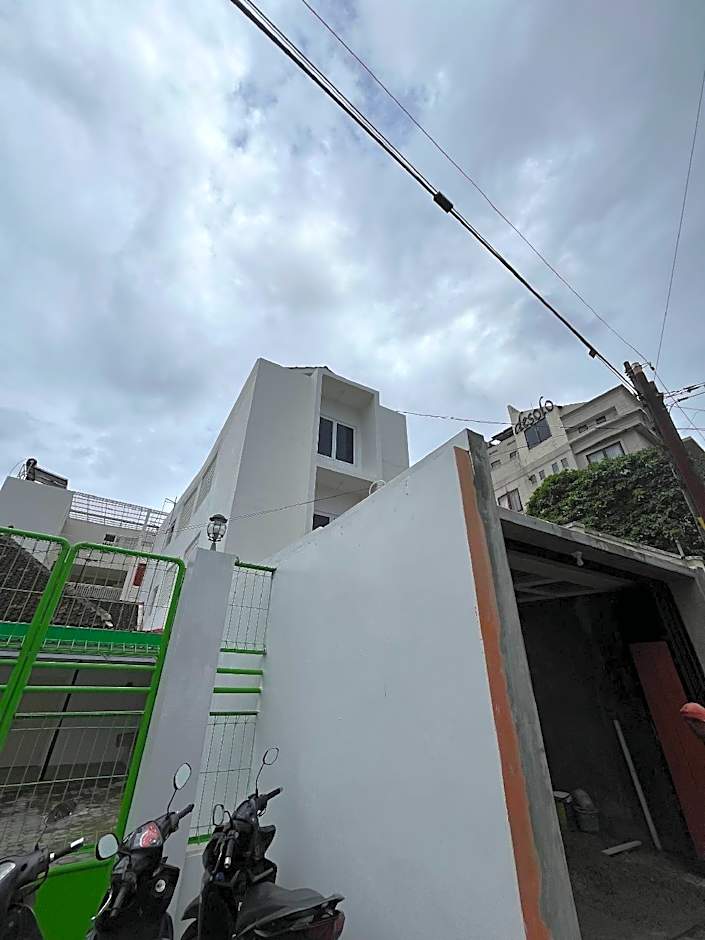 Urbanview Indria Inn Solo by RedDoorz