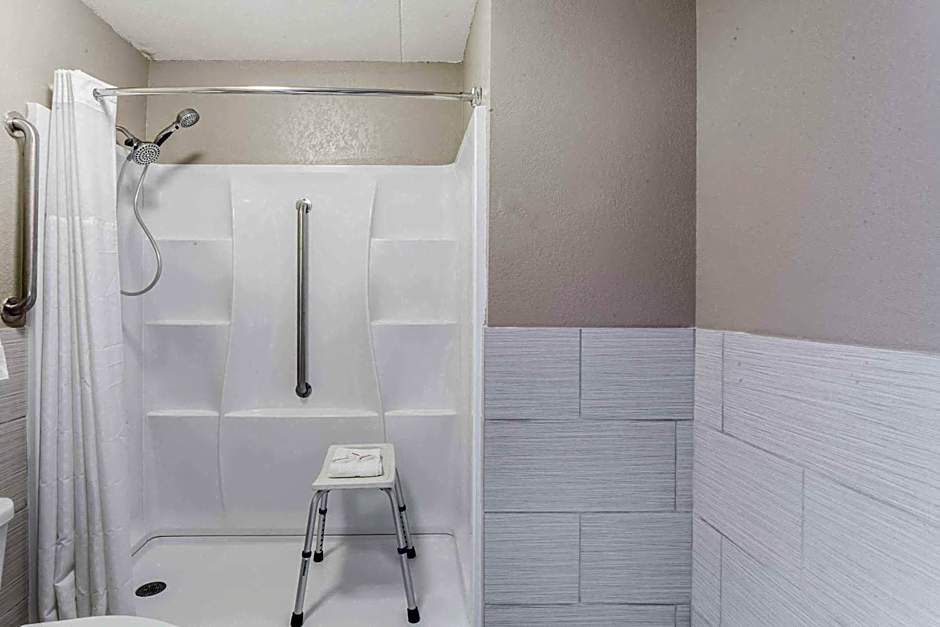 Super 8 by Wyndham Kingston