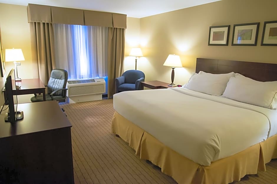 Holiday Inn Express Devils Lake