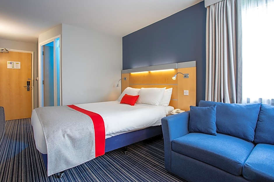 Holiday Inn Express Dunfermline By IHG