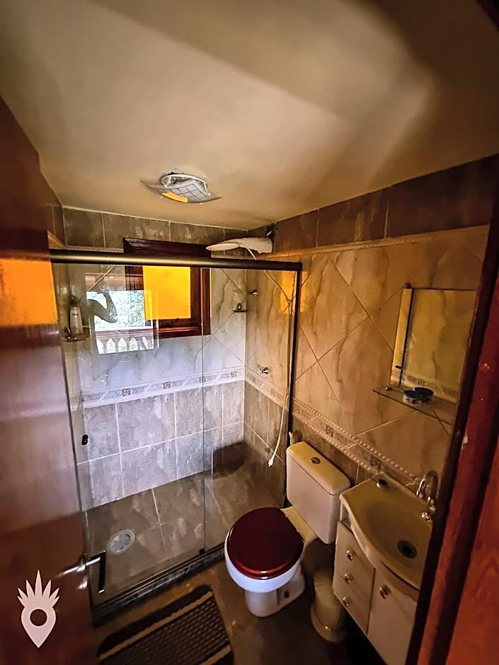 Chalé europeu com vista para natureza no interior