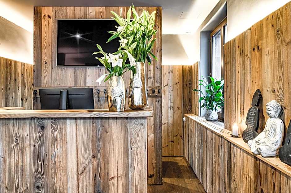 ALMMONTE SENSUM SUITES - Funky Living Hotel