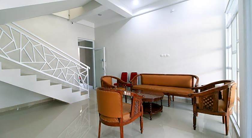 RedDoorz near Klaten Train Station