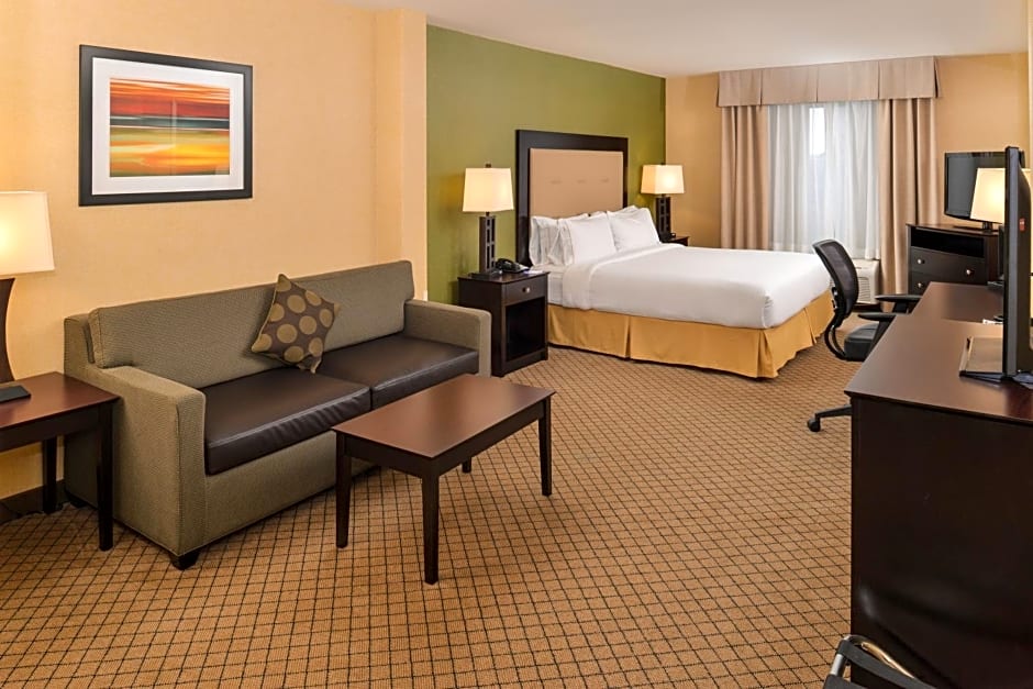 Holiday Inn Express Woodland By IHG