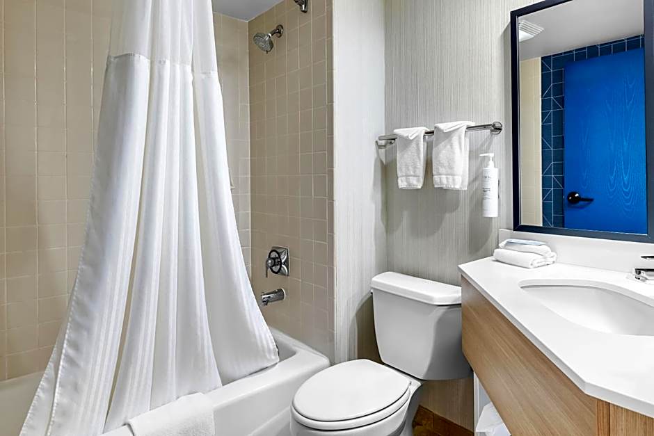 Spark by Hilton Green Bay