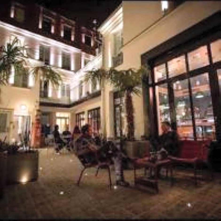 The 3 Ducks Eiffel Tower by Hiphophostels