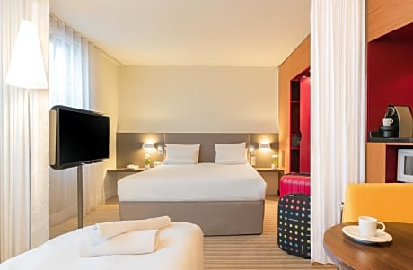 Superior Suite with queen bed and a single bed