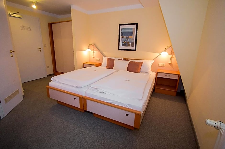 Hotel Garni am Markt - Businesshotel - Frühstücksbuffet - Fahrradabstellplatz - Hunde willkommen