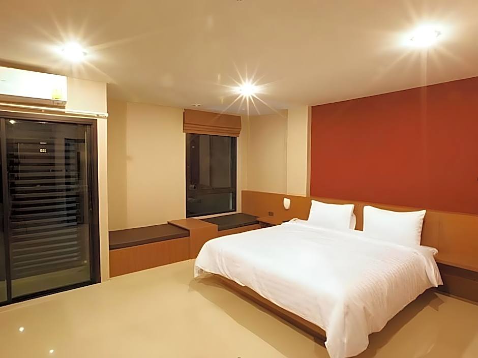 The Plubpla Serviced Apartment